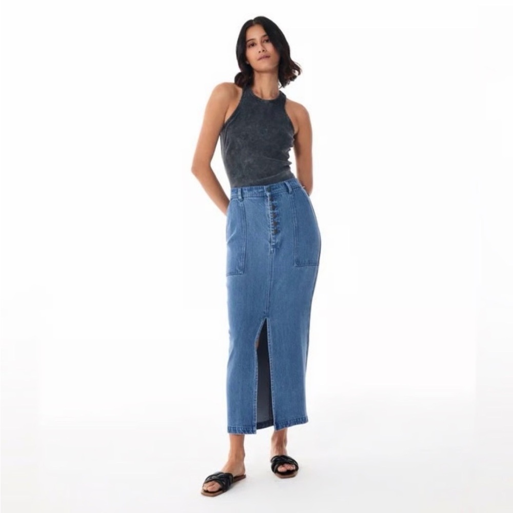 YFB Denim Midi Skirt With Brass buttons and soft material. Women’s Size‎ M